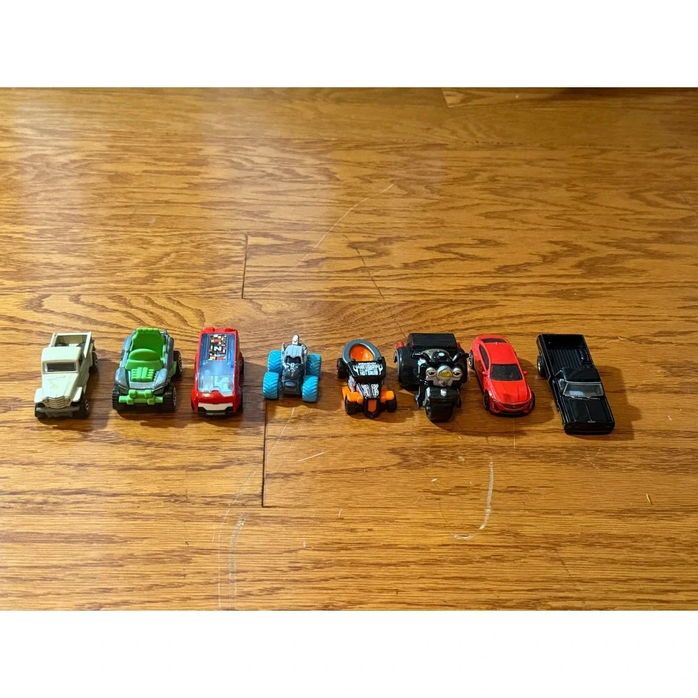Lot of Vintage DieCast Card Including 22 Hotweels, Excellent Condition